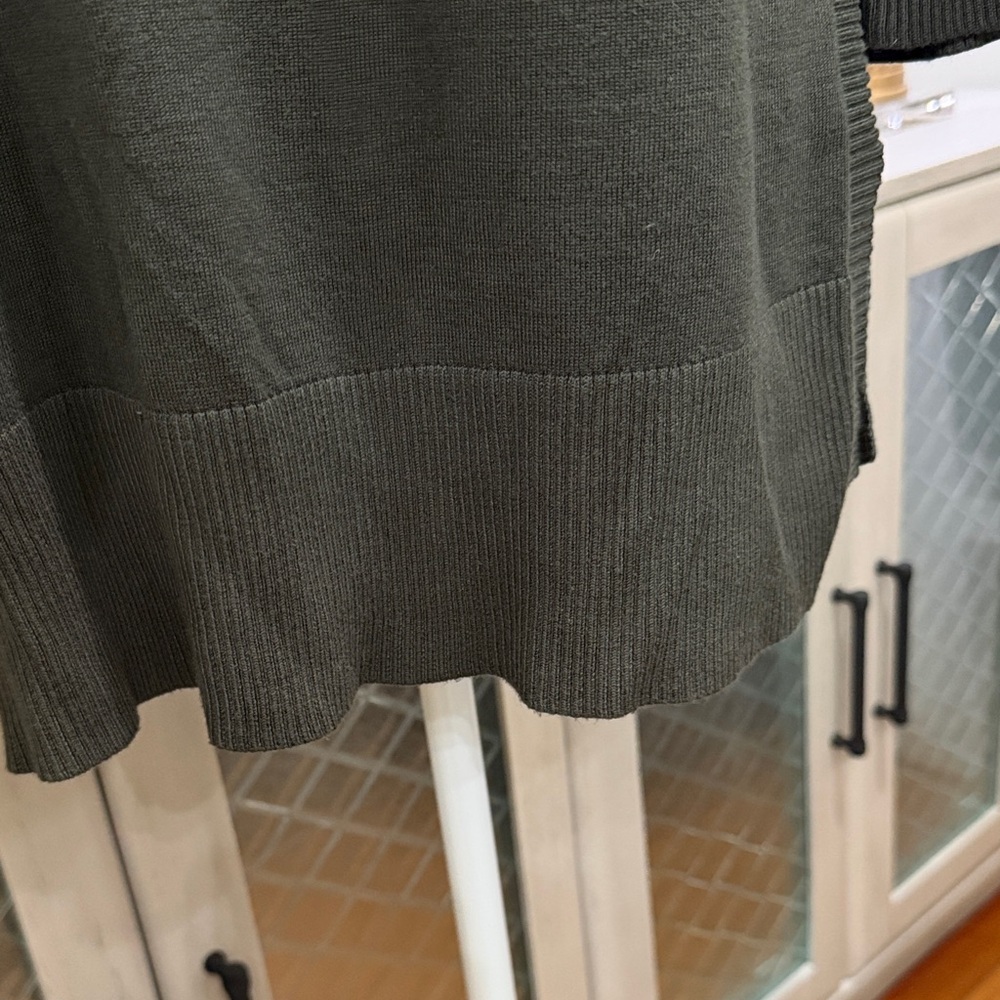 Cable & Gauge Olive Green Women's Top Large - Picture 3 of 10